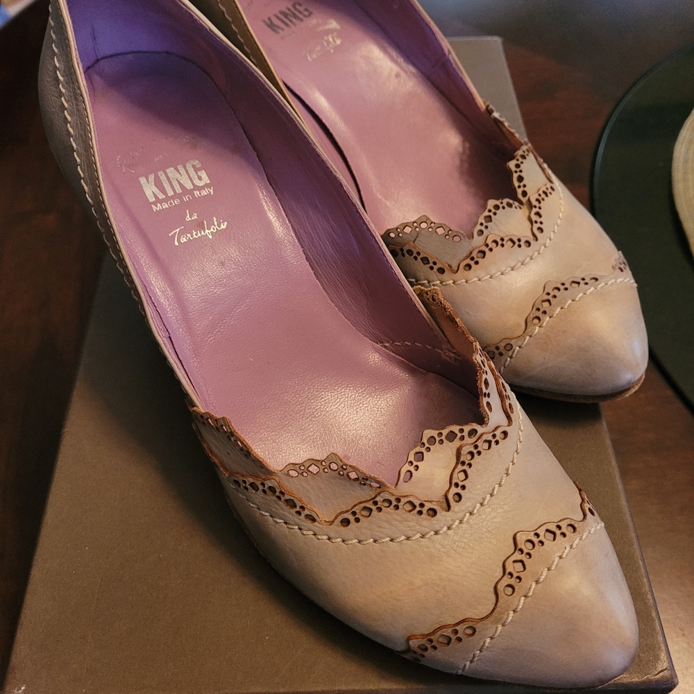 Women's shoes